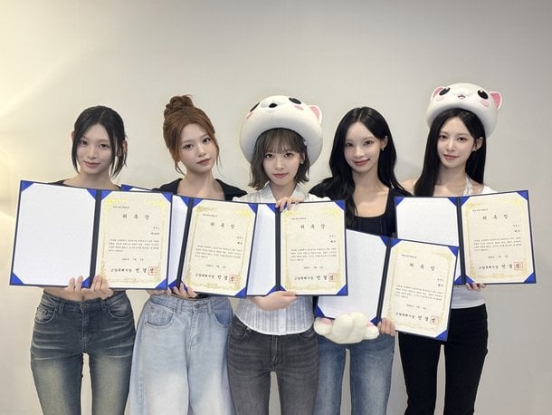 [잡담] 고양시 ㅋㅋㅋ 리센느 리트와 메트한테만 고양고양이 모자 씌운거 감다살이다 | 인스티즈