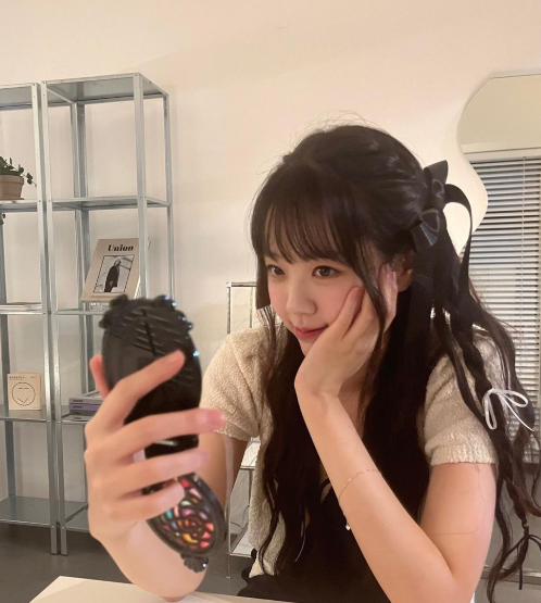 [잡담] 지예은 앞머리 있는거없는거 뭐가 더 취향이야?? | 인스티즈