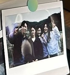[잡담] 여기 장나라 김혜윤 사이에 여배분은 누구지 중년여배같은디 | 인스티즈