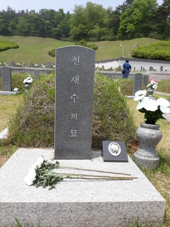 5.18 당시 군인아저씨 보고 반가워서 손 흔들었다가 난사당해 죽은 초등학생 | 인스티즈