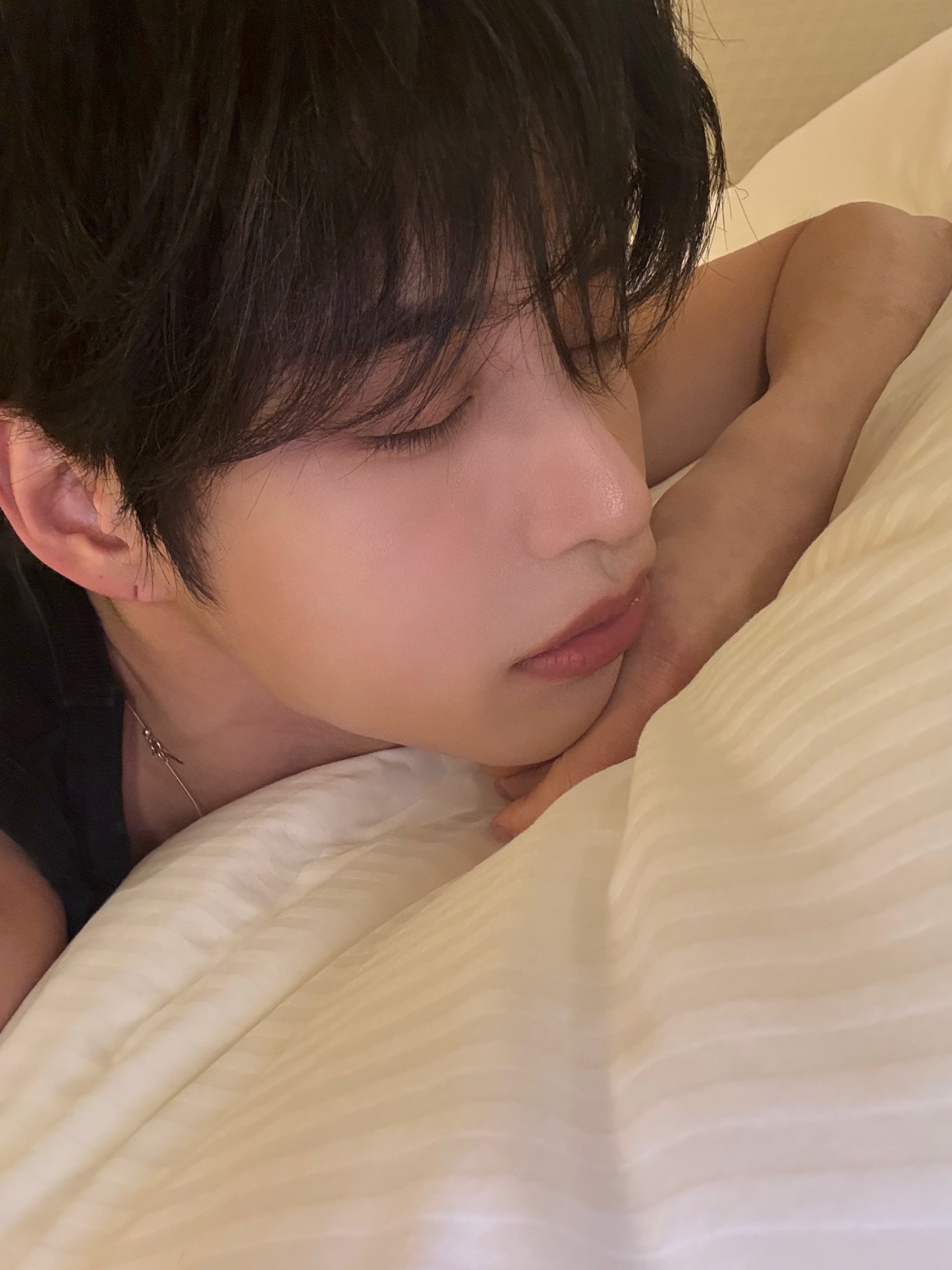 [잡담] 김지웅 셀카 생김새.. | 인스티즈