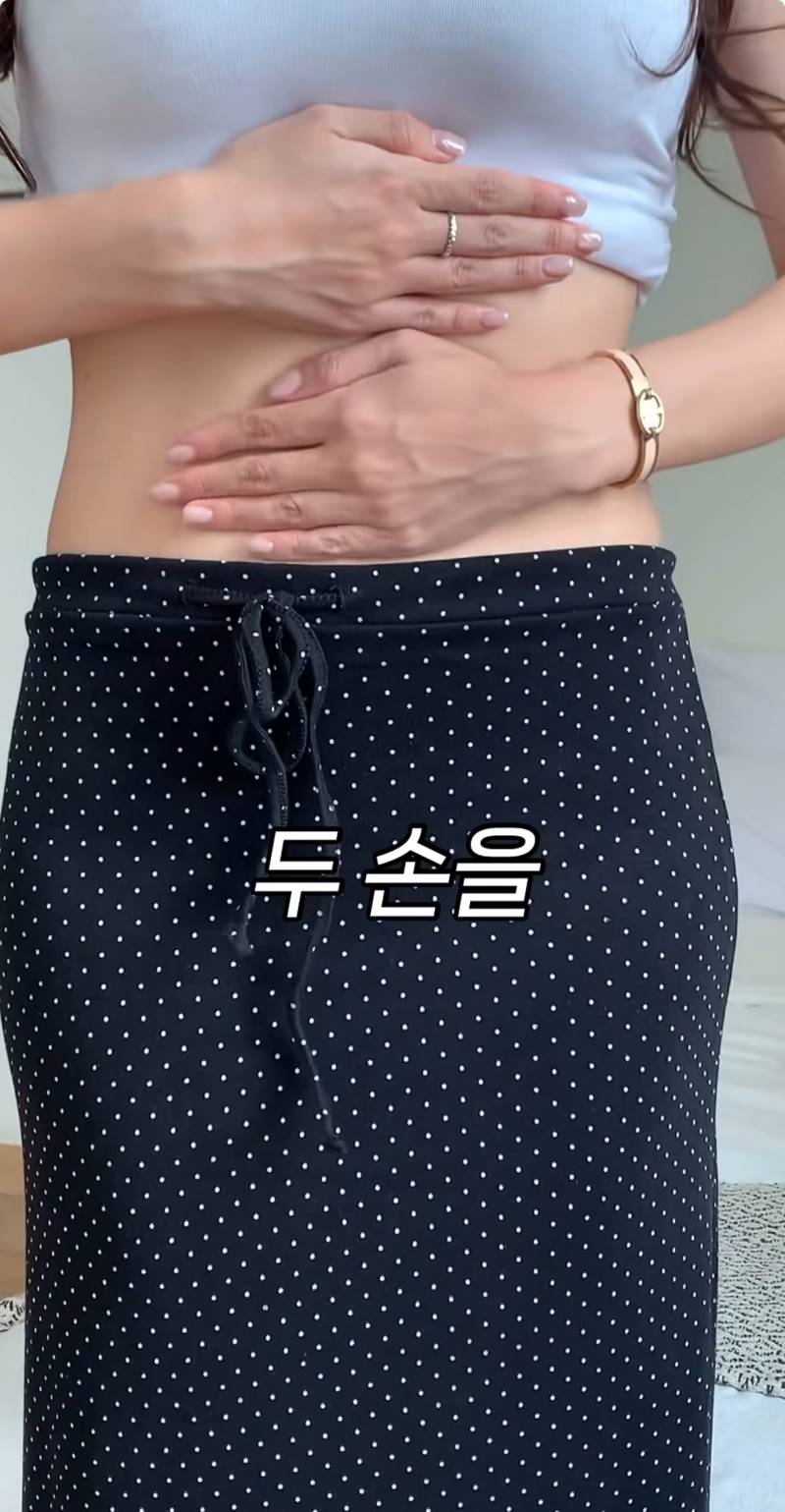 [잡담] 가슴아래 두손댔을때 배꼽가려지면 스트레이트라는데 | 인스티즈