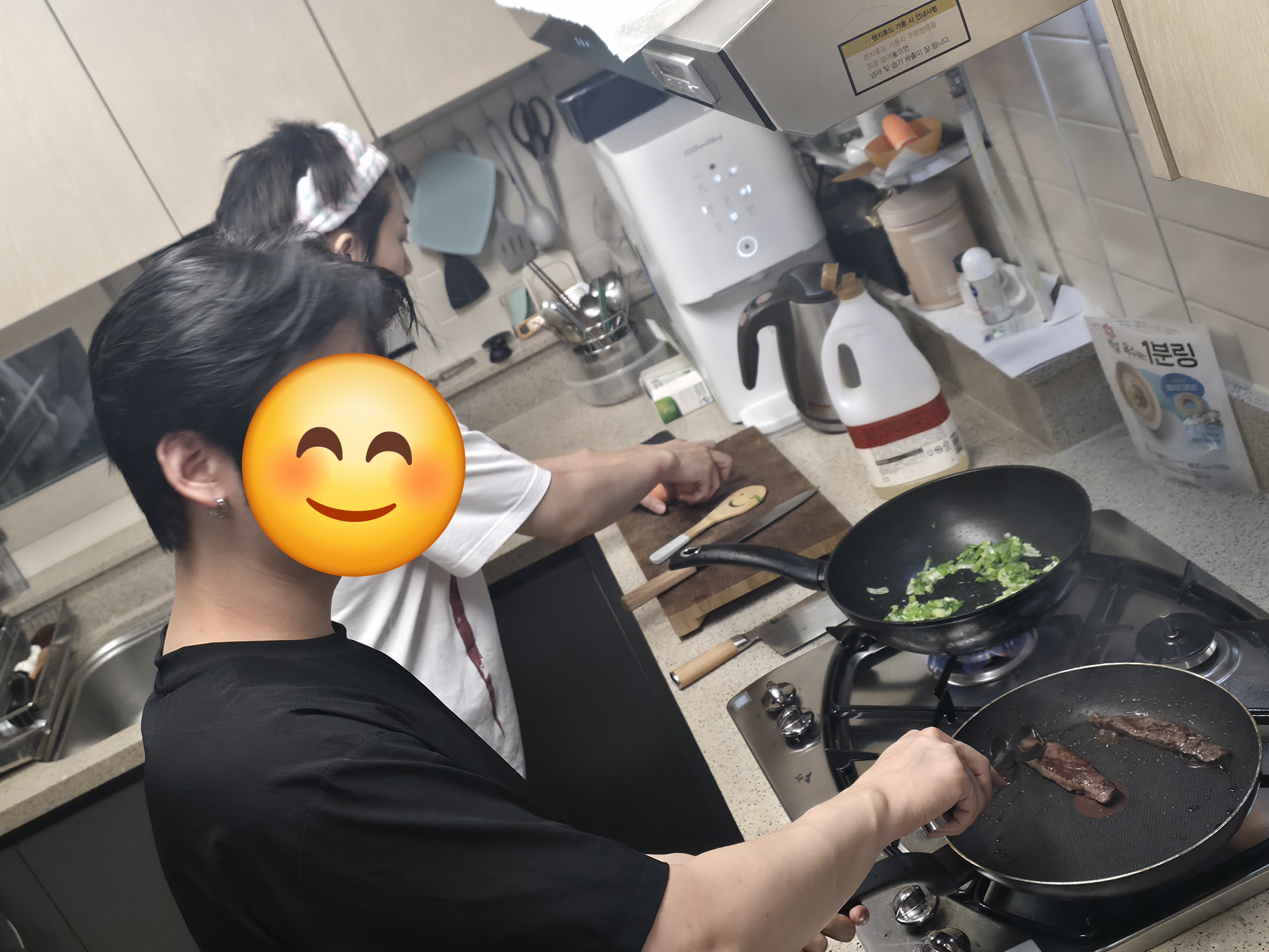 [잡담] 새벽 두시에도 동생이 배고프다면 고기 구워주는 형들 | 인스티즈