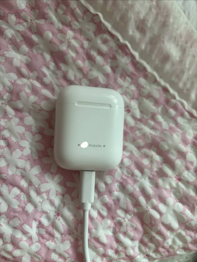 [잡담] 와 방청소 하다가 전남친이 준 에어팟 찾음 | 인스티즈