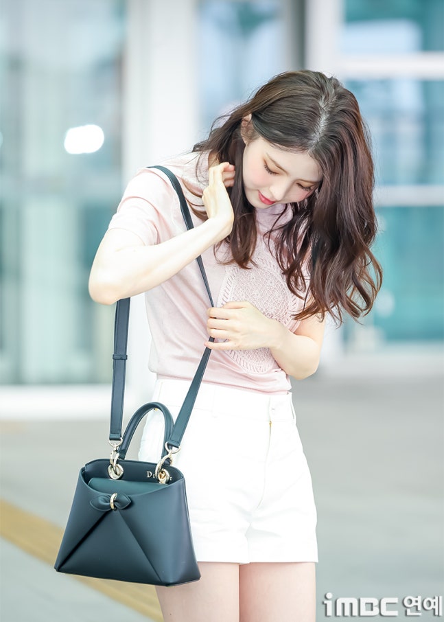 [잡담] 한소희) 260704 프랑스 출국한 한소희 기사사진 | 인스티즈