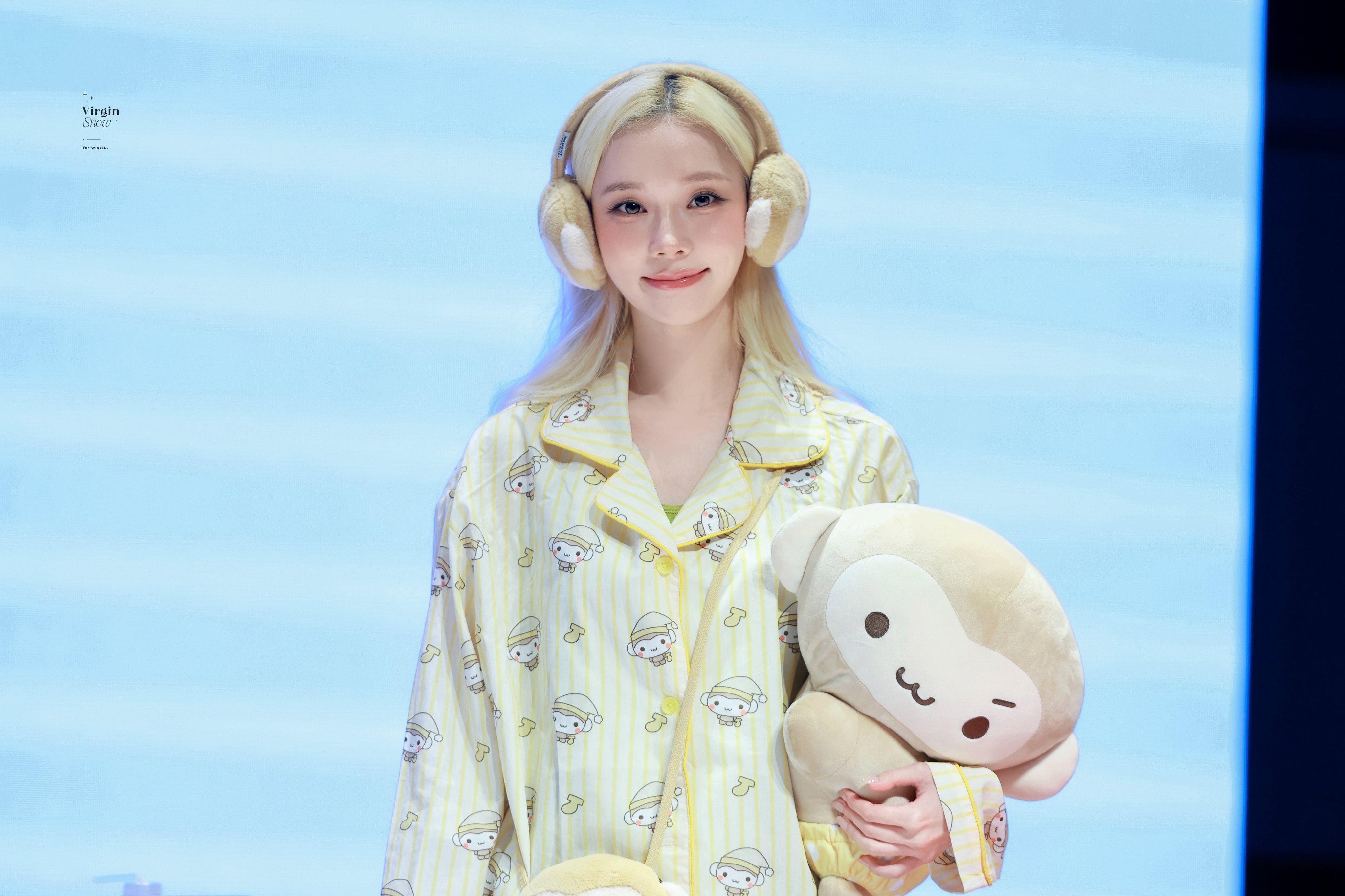 [잡담] 오늘자 팬싸템 착용한 지민정(카리나&윈터) | 인스티즈
