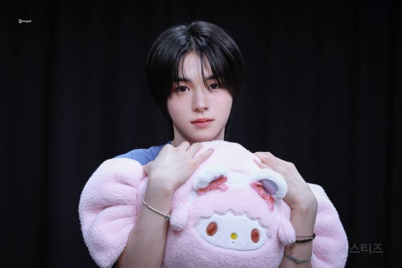 이 날 얼굴 레전더리였다는 반응 많은 남돌 얼굴.jpg | 인스티즈