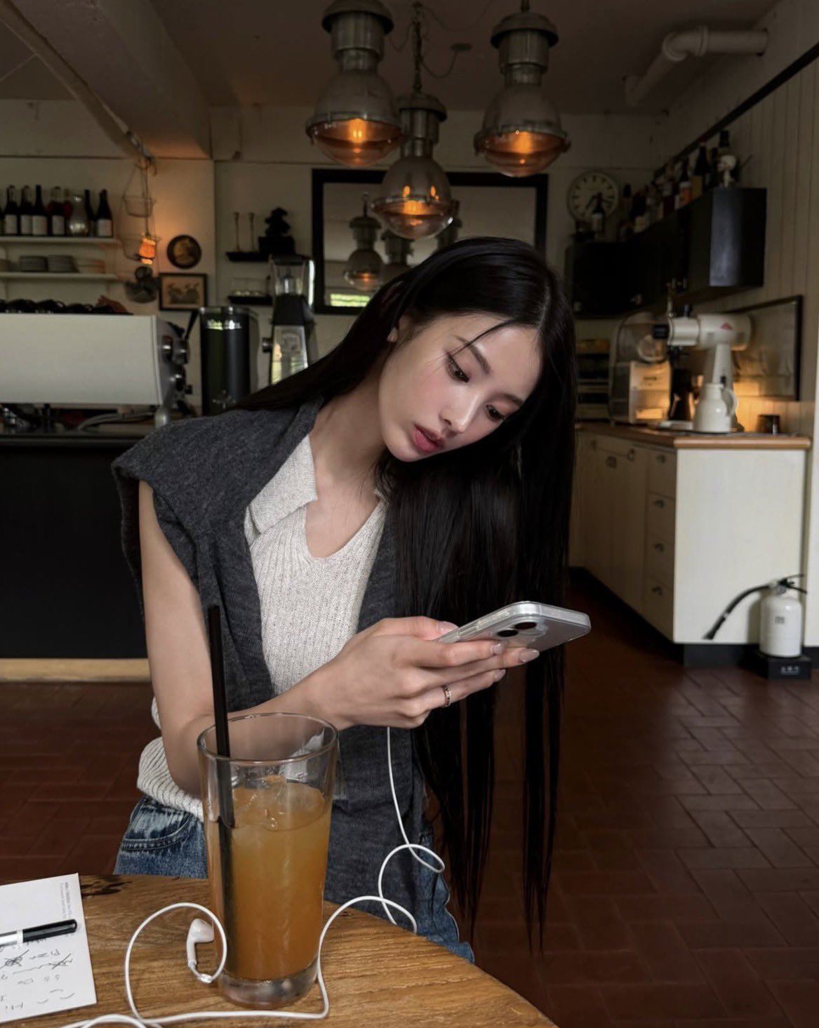 [잡담] 지니 여전히 이쁘네.... | 인스티즈