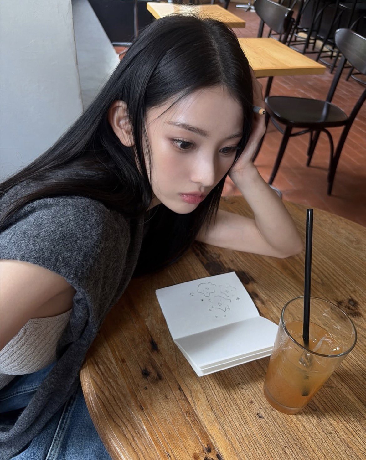 [잡담] 지니 여전히 이쁘네.... | 인스티즈