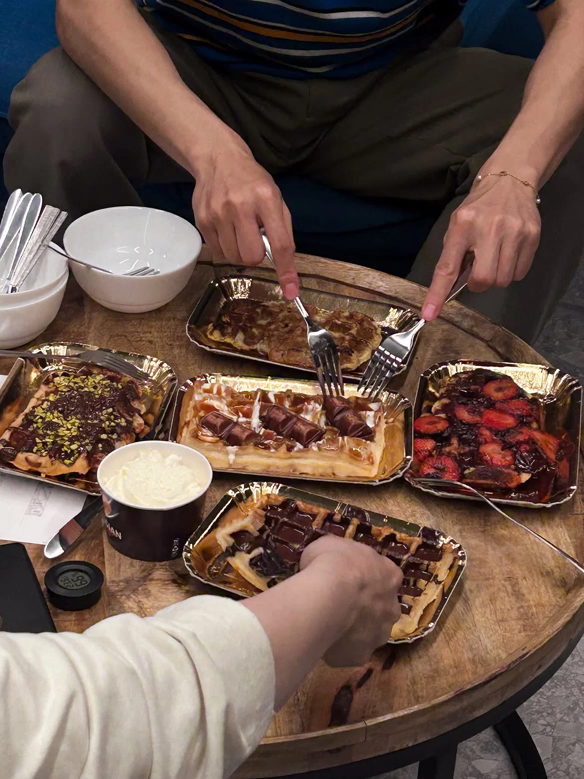 [잡담] 방탄이 먹은 벨기에 와플 개맛있어보인다 | 인스티즈
