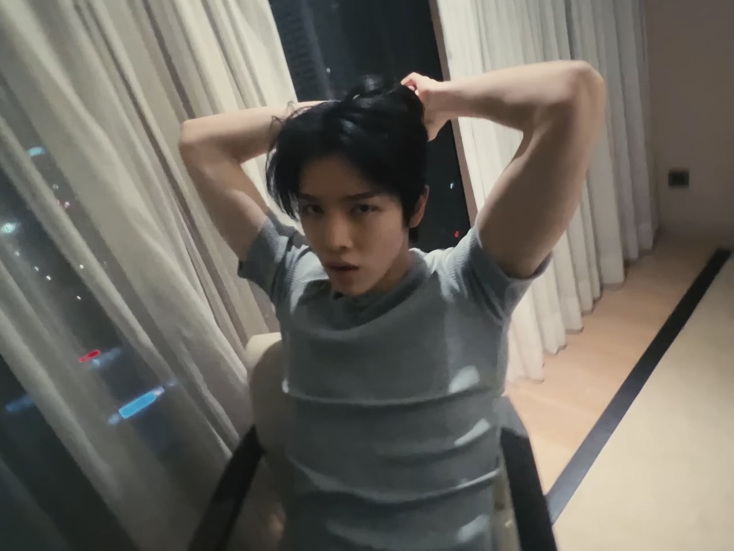 [잡담] 성찬이 딱붙티 핏 뭐야... | 인스티즈