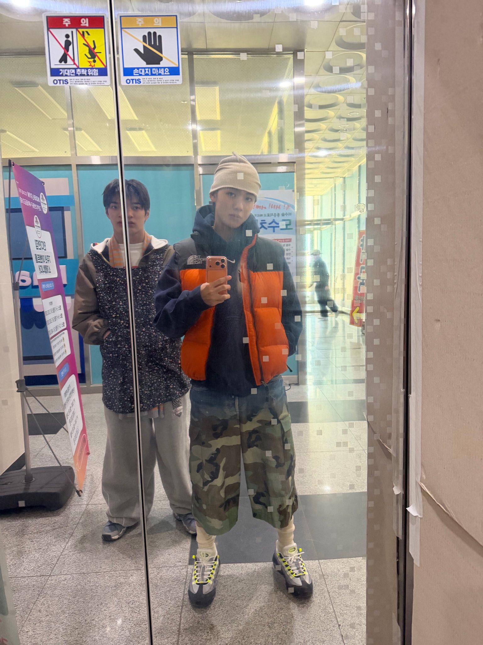 [잡담] 건호 옆 이사람 누구야?? | 인스티즈