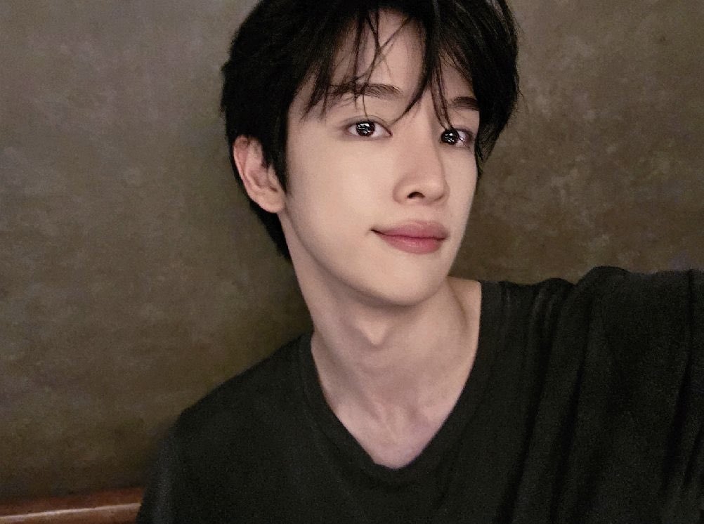 [잡담] 성찬 왼오 느낌 틀린거 신기해 | 인스티즈