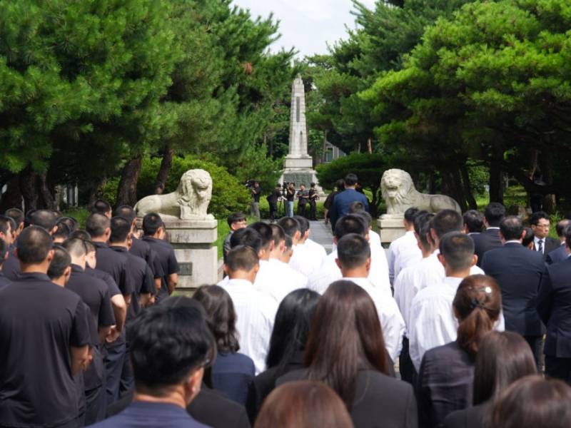 [잡담] 정근식, 배재고 방문단과 5·18민주묘지 참배…"교육적 회복 전개" | 인스티즈