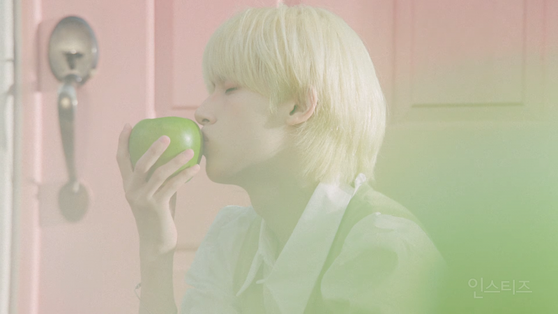 장마시즌에 한줄기 빛과 같은 남돌..gif | 인스티즈