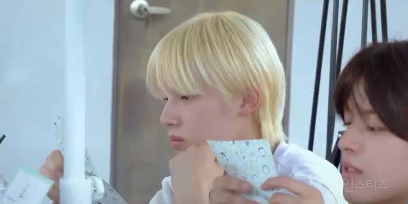 데뷔하고 얼마나 오열할지 감도 안 오는 그룹.jpg | 인스티즈