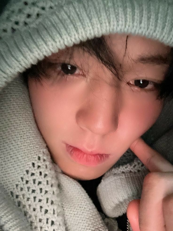 [잡담] 난 좀 예전에 박지훈 실물로 봤었는데 이런 느낌이었음 | 인스티즈