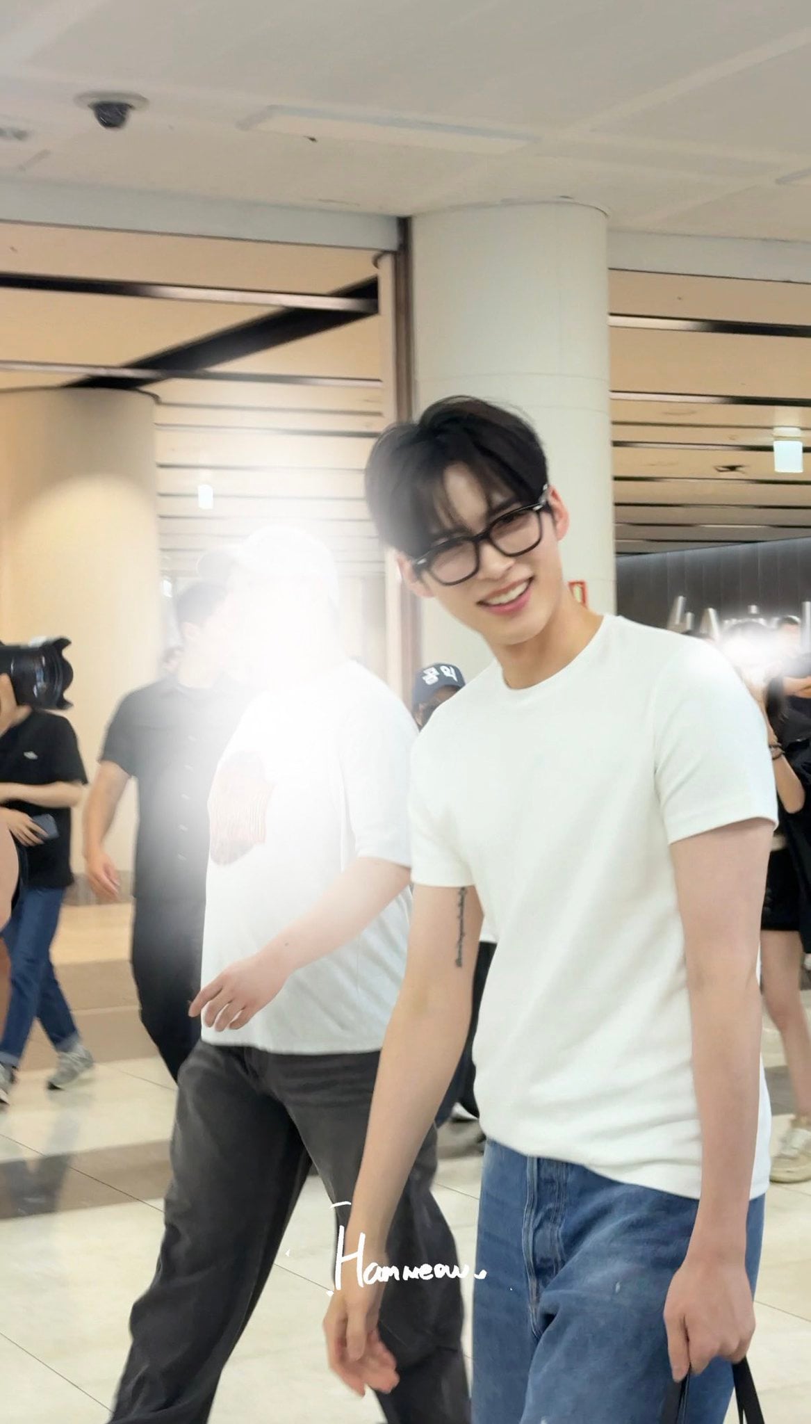 [잡담] 성한빈 실물 피지컬보면 이럼? | 인스티즈
