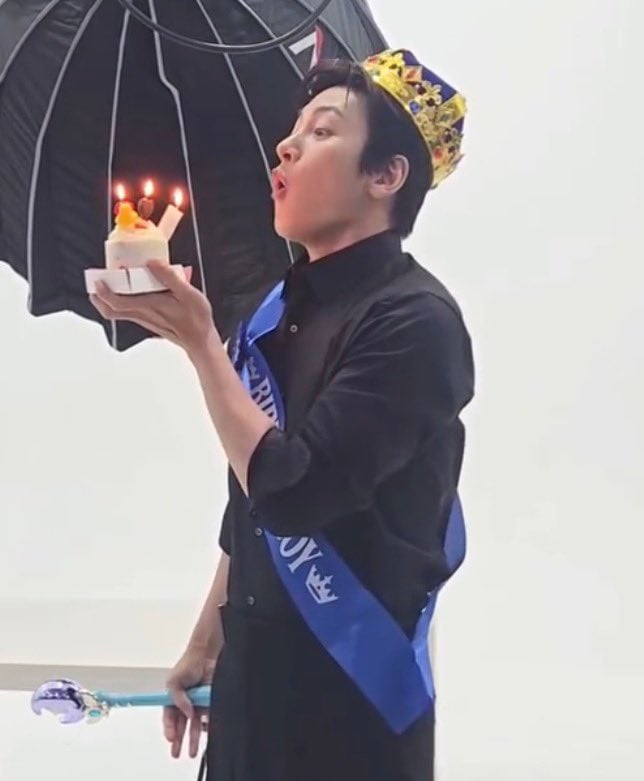 [잡담] 지창욱 생일만 되면 왕관을 씀........ | 인스티즈