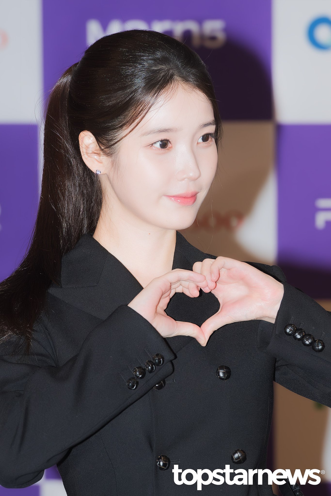 [잡담] 아이유) 260707 청룡 핸드프린팅 아이유 참석 기사사진 | 인스티즈