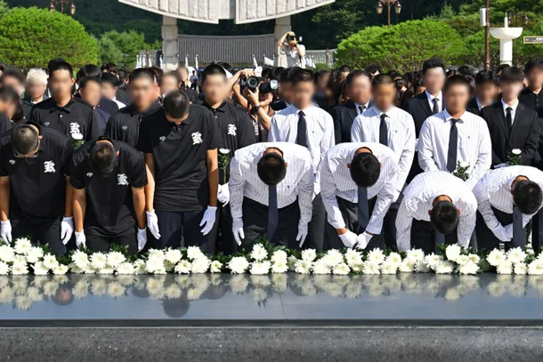 [정보/소식] '눈물의 사과' 후 광주제일고의 '선처 호소'…배재고, 봉황대기 참가 길 열리나 | 인스티즈