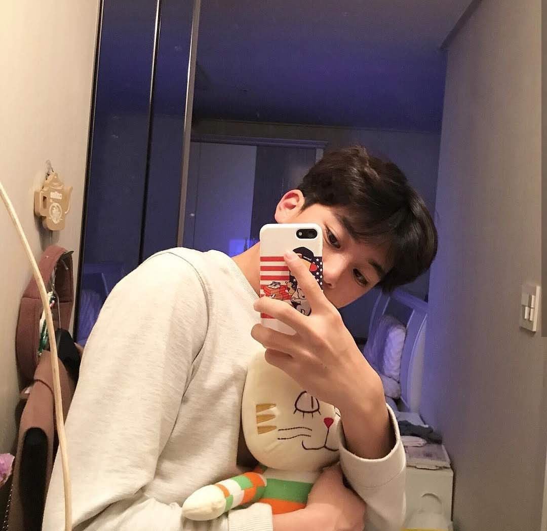 [잡담] 시온 일반인시절 거울셀카 느좋이다.. | 인스티즈