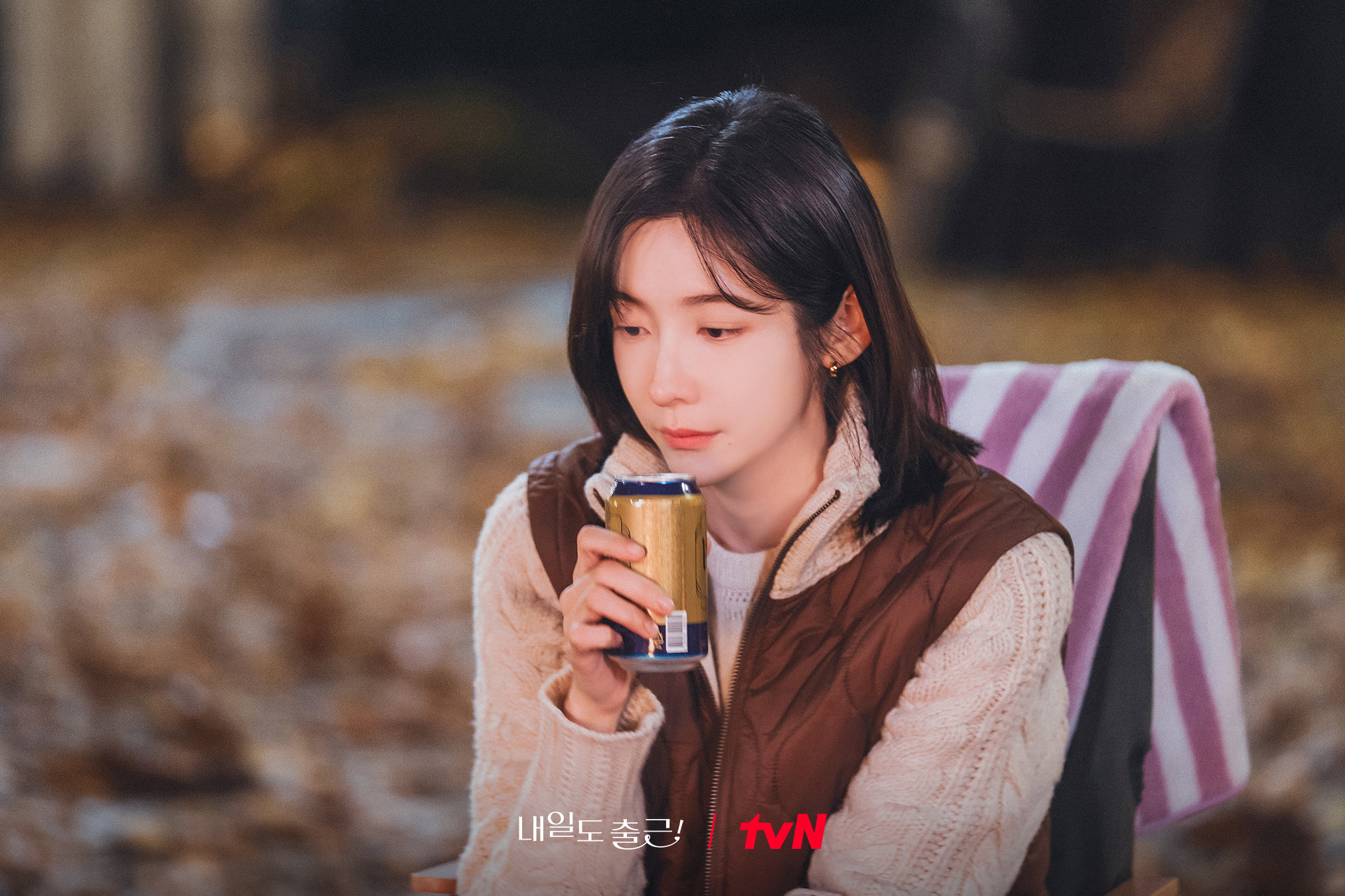 [잡담] 내일도출근) 시우의 미국행 소식을 들은 지윤✈️엇갈린 시선 속 결국 지윤을 붙잡은 시우!🤝🏻두 사람의 진심은 오늘 저녁 6화에서 확인하세요🩵 | 인스티즈