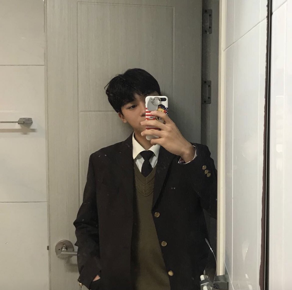 [잡담] 시온 일반인시절 거울셀카 느좋이다.. | 인스티즈