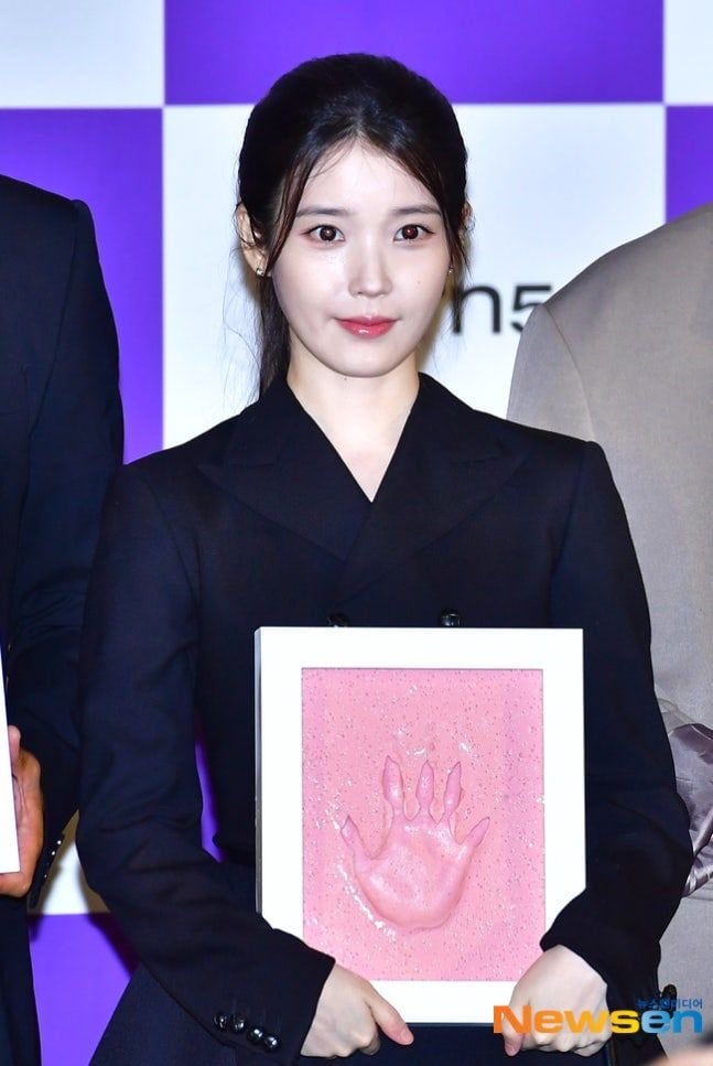 [잡담] 주지훈 본인도 똑같은데 아이유 도와주는거 왜케 웃기지 | 인스티즈