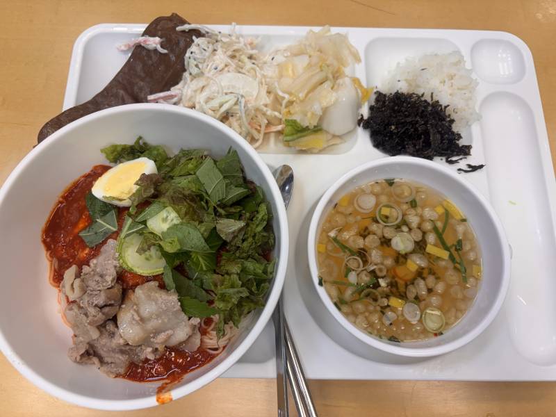 [잡담] 오늘 구내식당 폼 좋다 | 인스티즈