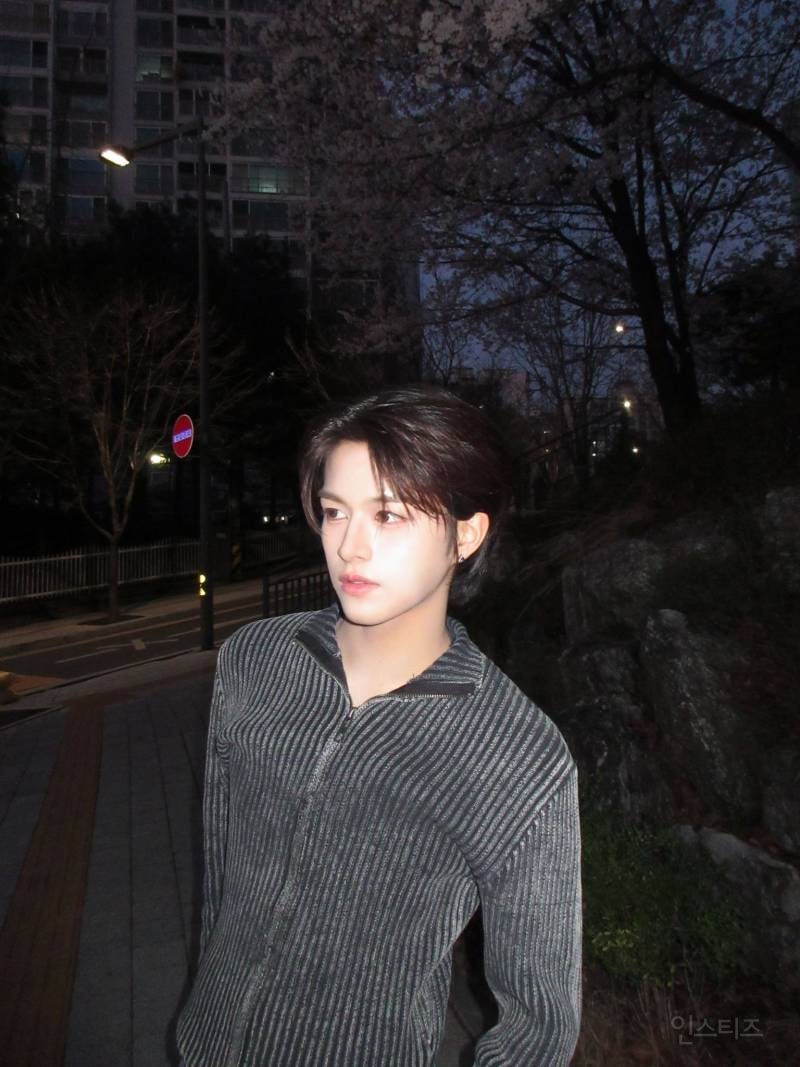 안유진 닮은 꼴로 불리는 중인 신인 남자 아이돌.jpg | 인스티즈
