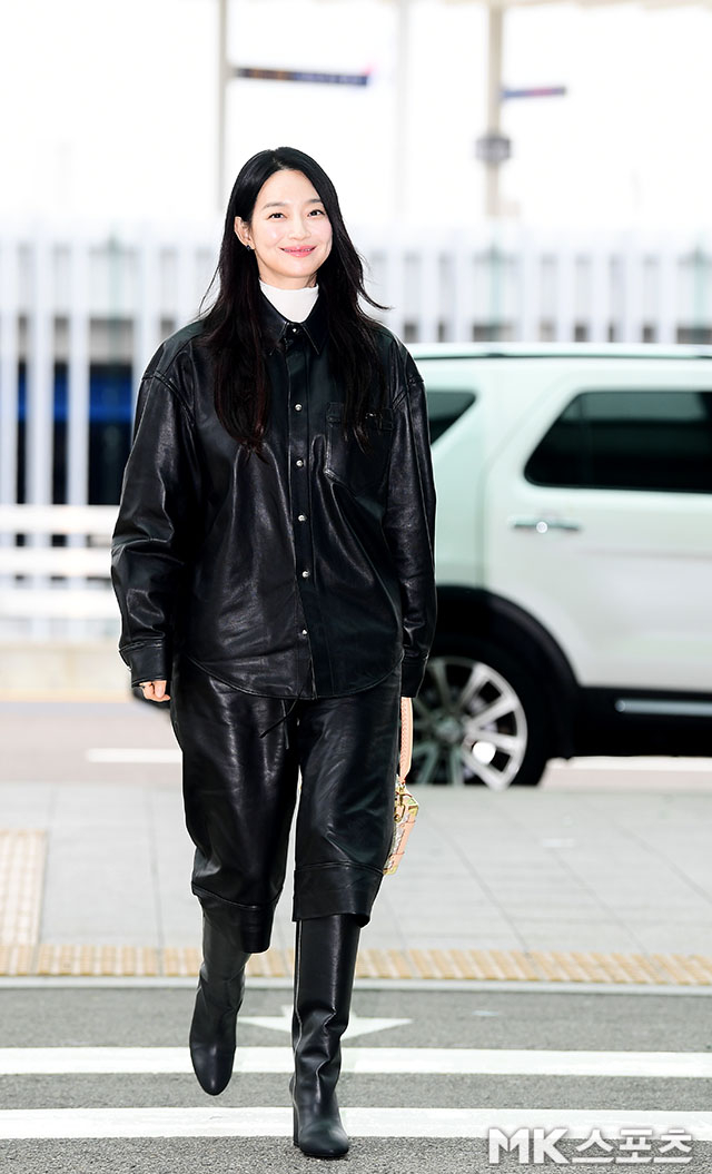 [잡담] 신민아) 260709 신민아 타이베이 출국 기사사진 | 인스티즈