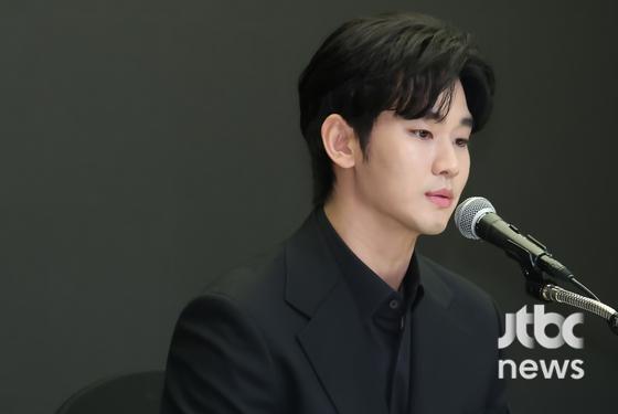 [정보/소식] [이슈] 法, 김수현 광고주에 이례적 '합의 권고'…복귀 청신호 반짝 | 인스티즈