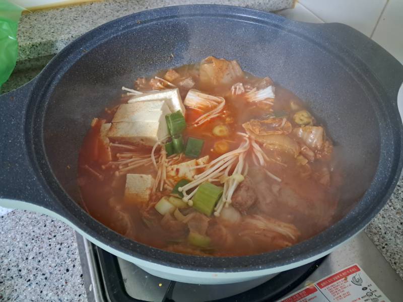 [잡담] 처음 김치찌개 끓여봤는데.. | 인스티즈