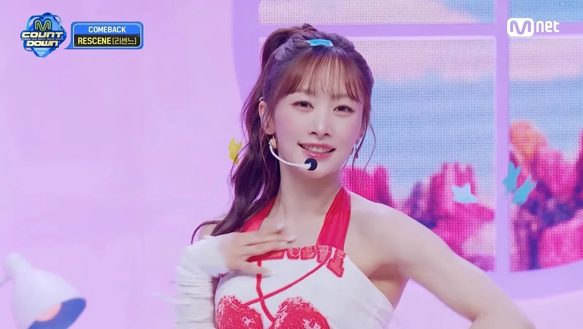 💖냉동인간 아니냐고 말 나오는 리센느 프리티걸 무대 깜작 등장한 카라 니콜.jpg | 인스티즈