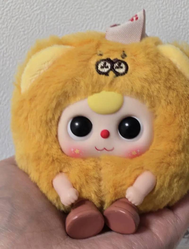 [잡담] 이거 똑같은 인형인데 둘중에 입모양 뭐가 더 이쁜 거 같아??? | 인스티즈