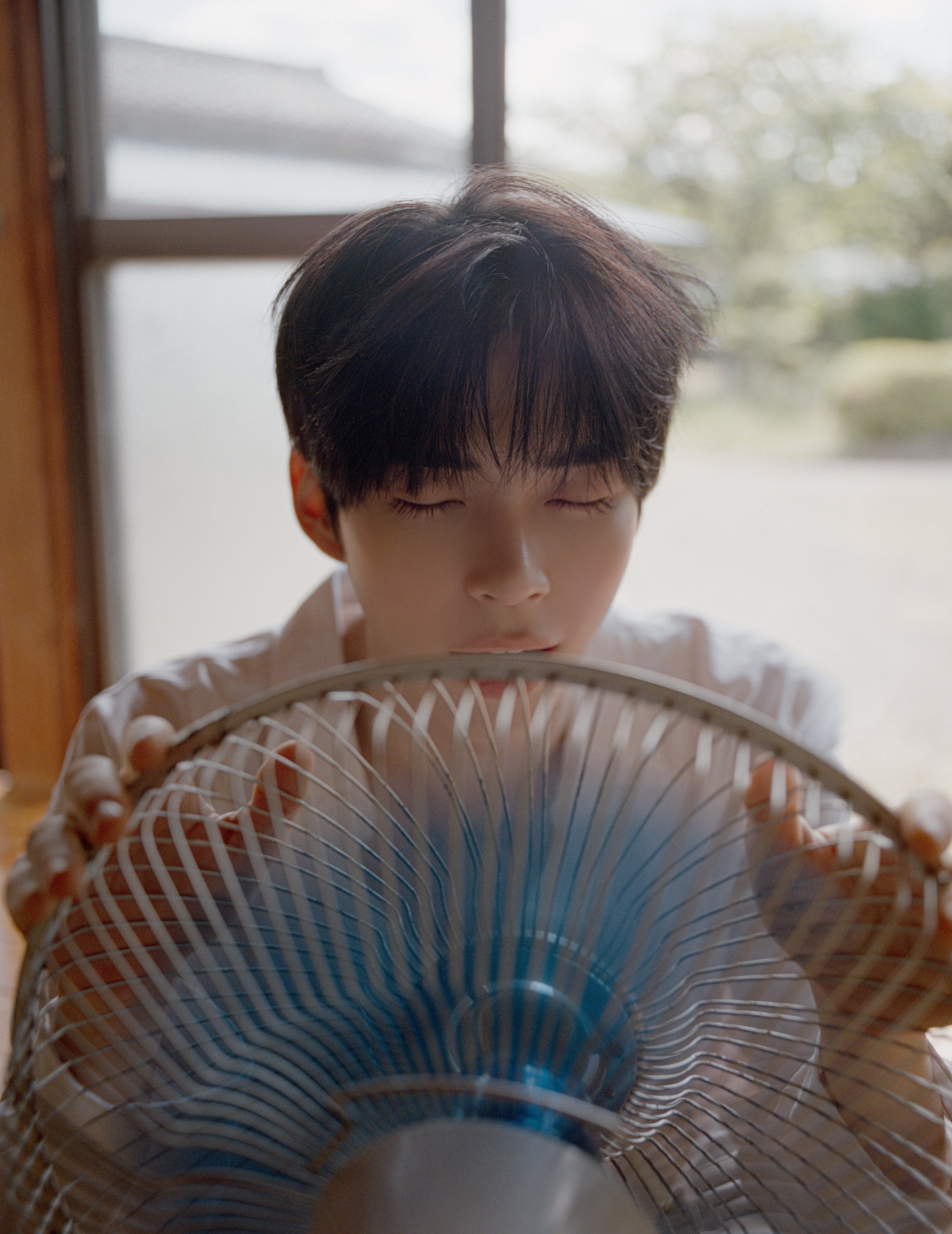 [잡담] 어제 일찍 자서 지금 봄 성한빈 컨포 미쳤다 | 인스티즈