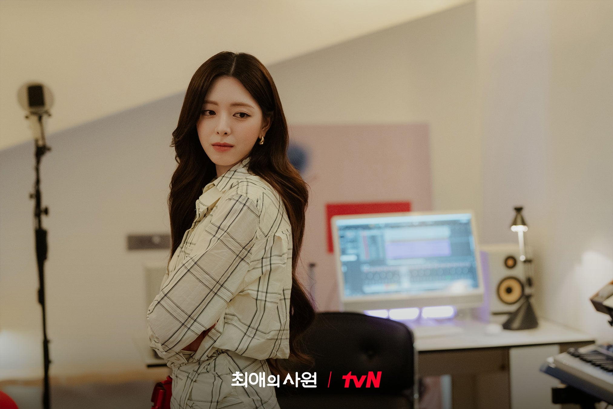[잡담] 최애의사원) 모두의 심장을 뛰게 하는 천상 배우 윤초이💘이찬의 마음을 사로잡기 위해 직진!?삼각 로맨스에 더해질 긴장감이 심상치 않다🤔 | 인스티즈