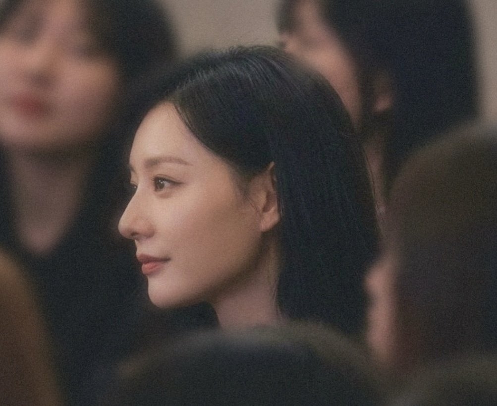 [잡담] 김지원) 너무 아름다운 김지원 옆선 | 인스티즈
