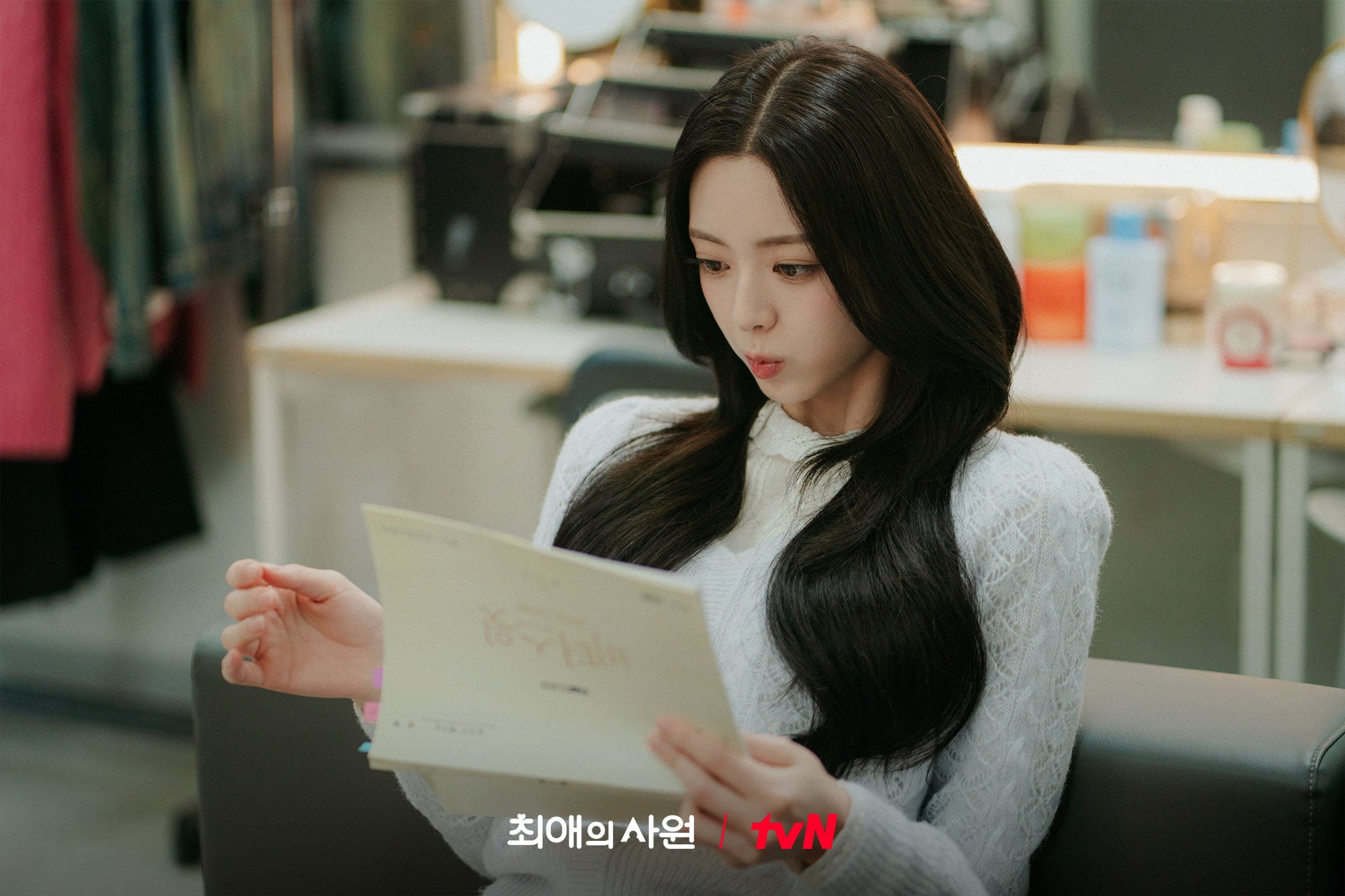 [잡담] 최애의사원) 모두의 심장을 뛰게 하는 천상 배우 윤초이💘이찬의 마음을 사로잡기 위해 직진!?삼각 로맨스에 더해질 긴장감이 심상치 않다🤔 | 인스티즈