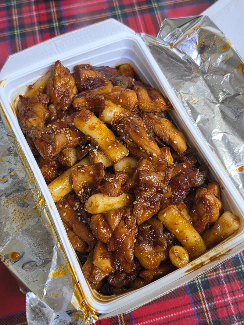 [잡담] 지코바에 똥집이랑 닭발 추가해서 먹는중 | 인스티즈