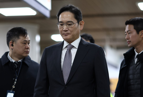 [정보/소식] 젊은 시절부터... 삼성 20년 청소부 부고…"이재용 회장, 일정 취소하고 빈소 찾았다” | 인스티즈