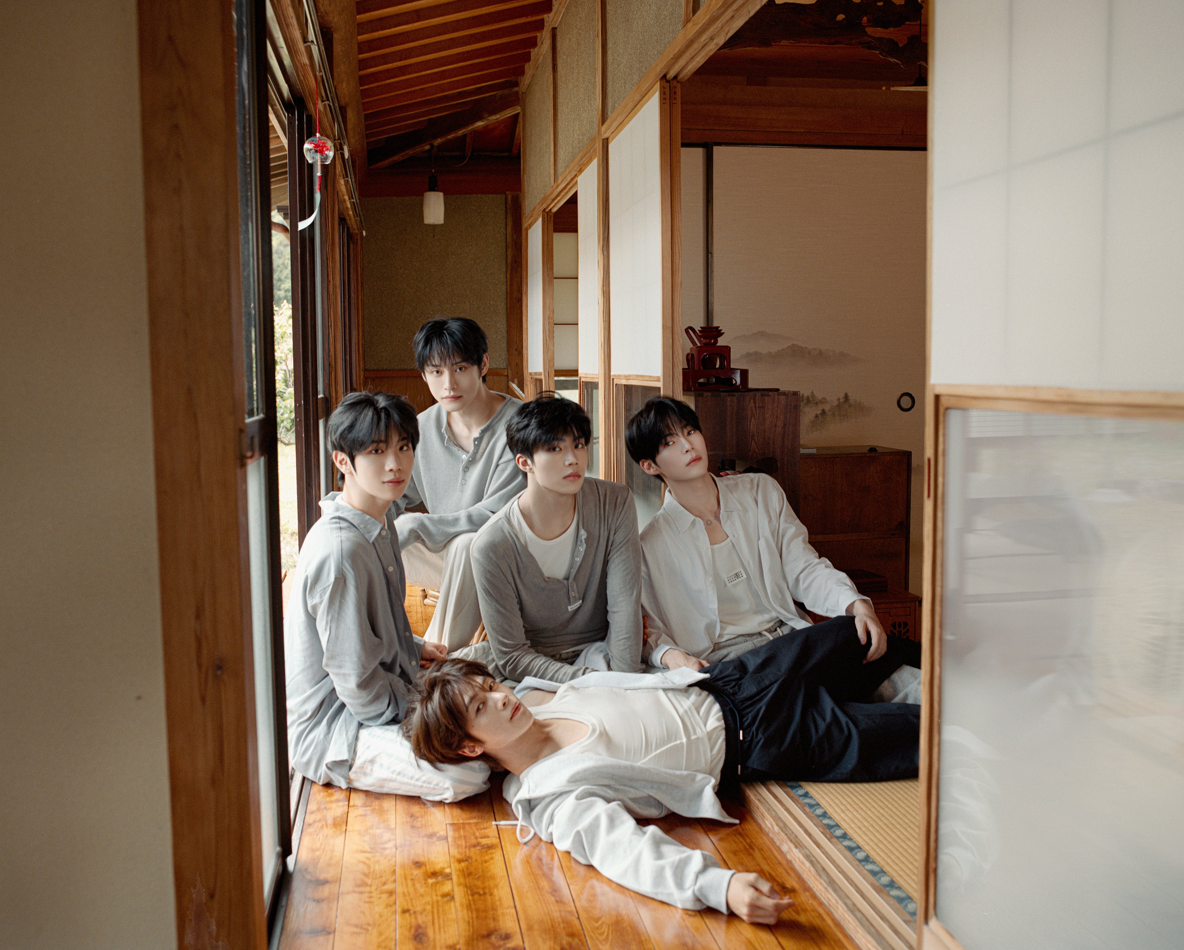 [정보/소식] 일본 2집 『回帰𝐿𝑂𝑉𝐸』그룹 컨셉포토 | 인스티즈