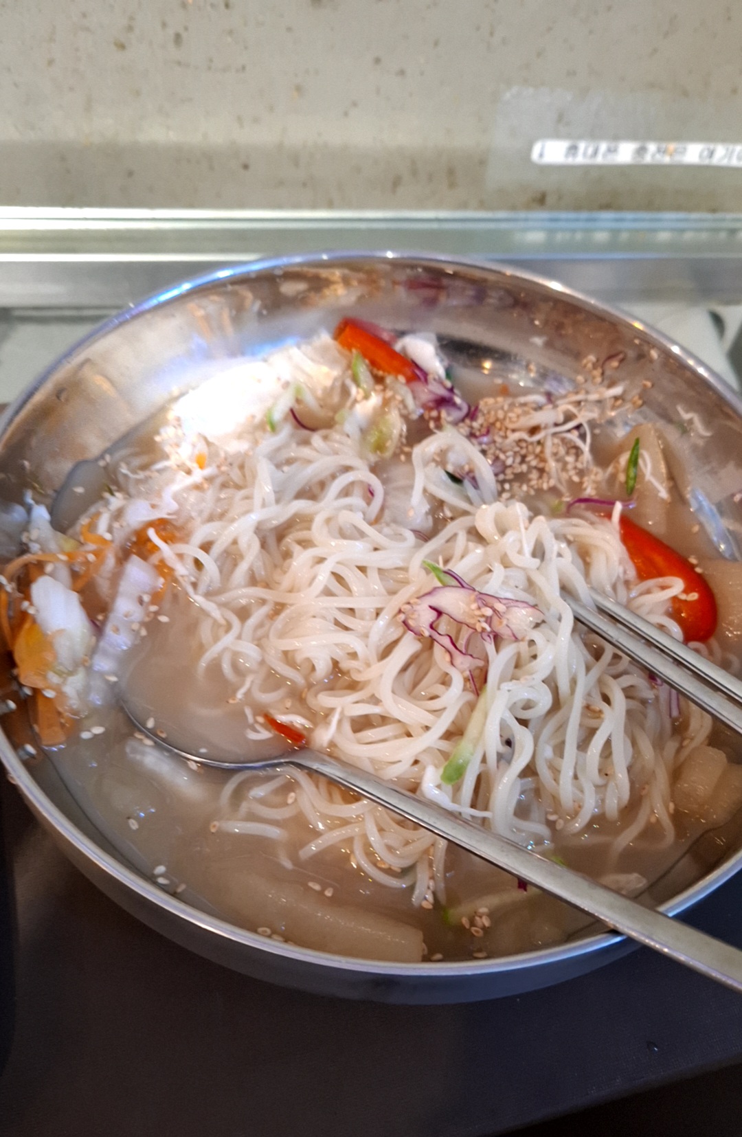 [잡담] 식당에서 물냉면 시켰는데 빨간 소스가 없어 | 인스티즈