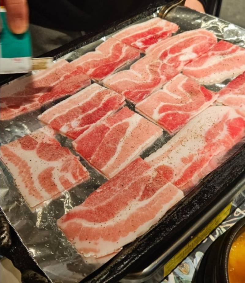 [잡담] 냉삼집은 왜 다 알류미늄에 고기 구워주지..? | 인스티즈