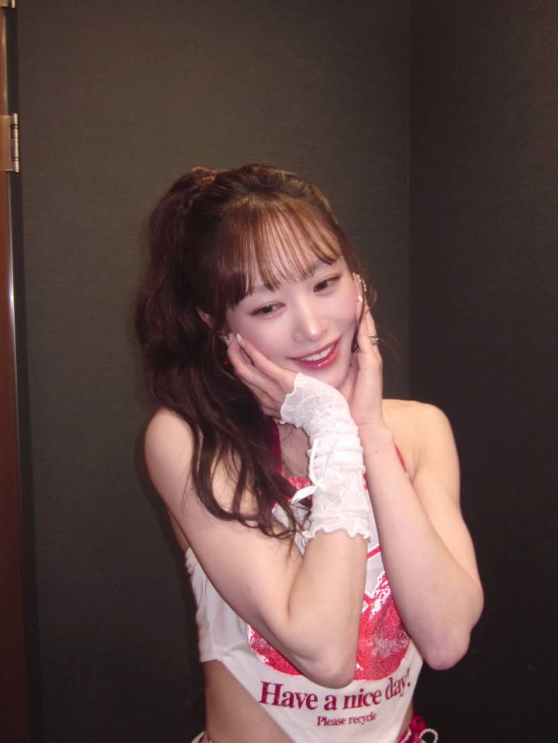 💖냉동인간 아니냐고 말 나오는 리센느 프리티걸 무대 깜작 등장한 카라 니콜.jpg | 인스티즈