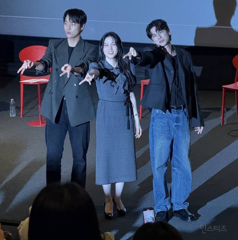 여주가 호텔 대표라서 관객 이벤트를 호텔 체크인 컨셉으로 진행함 | 인스티즈
