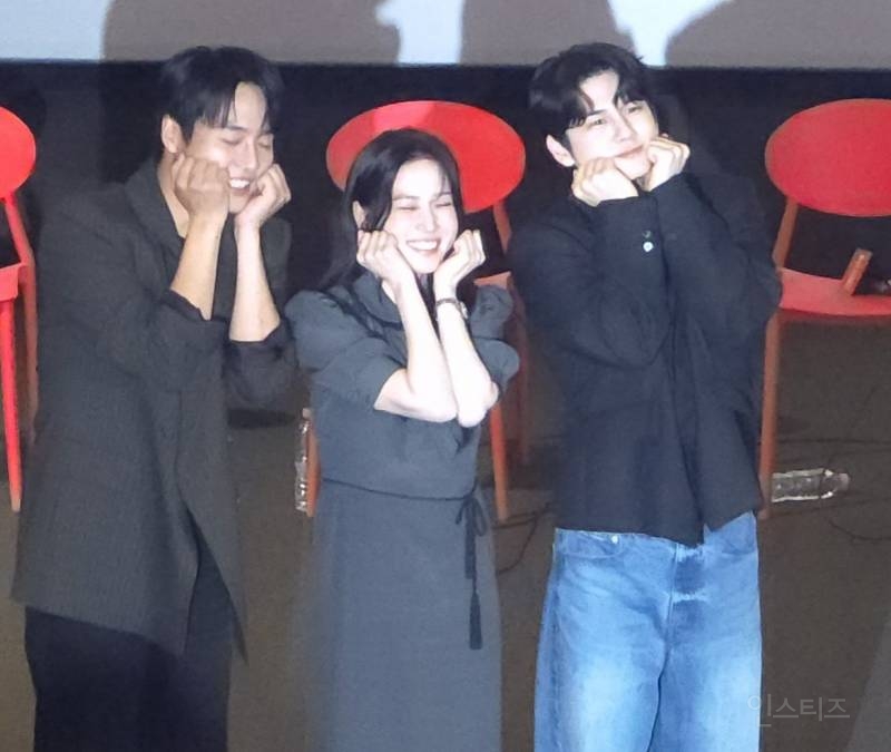 여주가 호텔 대표라서 관객 이벤트를 호텔 체크인 컨셉으로 진행함 | 인스티즈