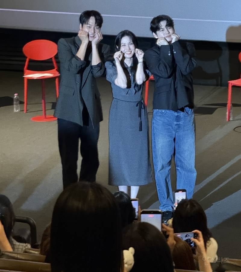 여주가 호텔 대표라서 관객 이벤트를 호텔 체크인 컨셉으로 진행함 | 인스티즈