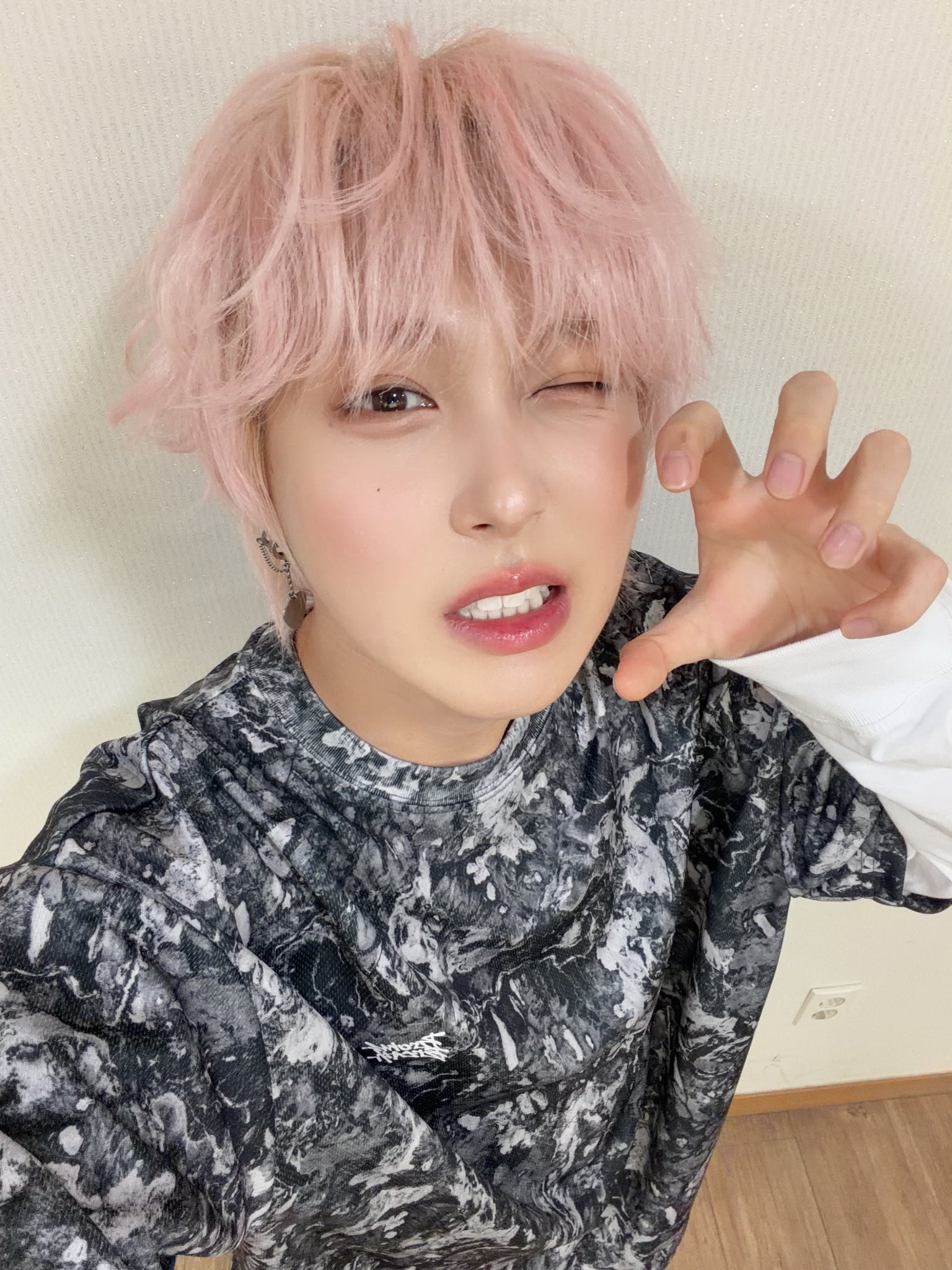 [잡담] 핑크머리 남자아이 정말 사랑스럽다,,,, | 인스티즈